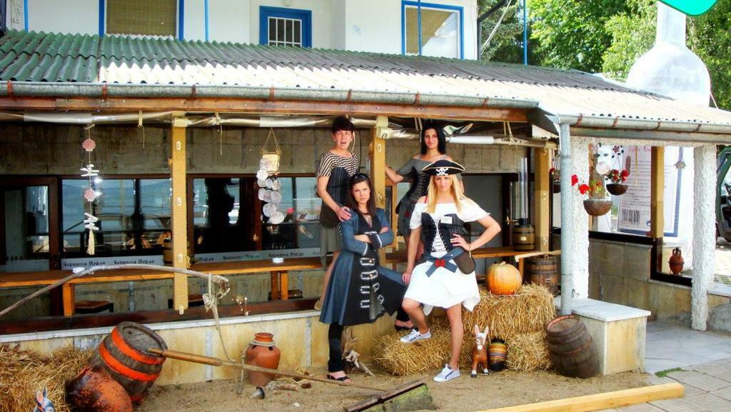Комплекс Белите Къщи Shtarkelovo Gnezdo Buitenkant foto