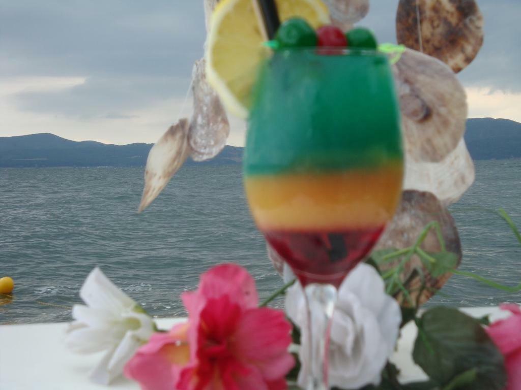 Комплекс Белите Къщи Shtarkelovo Gnezdo Buitenkant foto