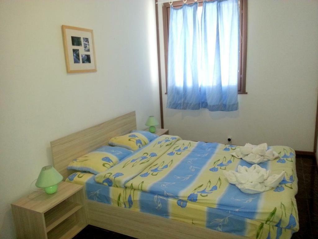 Комплекс Белите Къщи Shtarkelovo Gnezdo Buitenkant foto